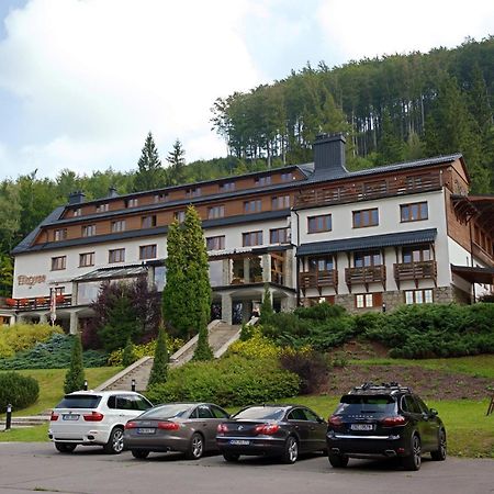 Hotel Troyer Трояновіце Екстер'єр фото