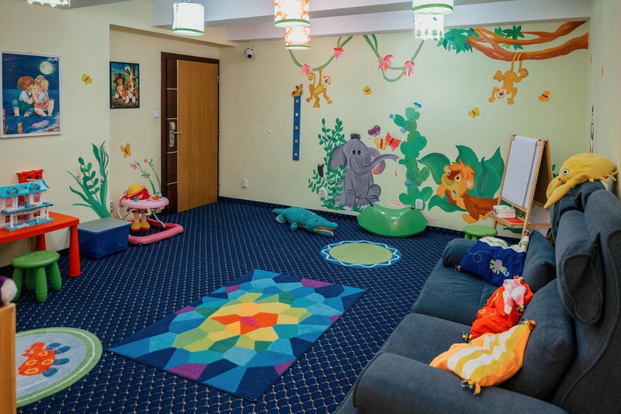 Hotel Troyer Трояновіце Екстер'єр фото